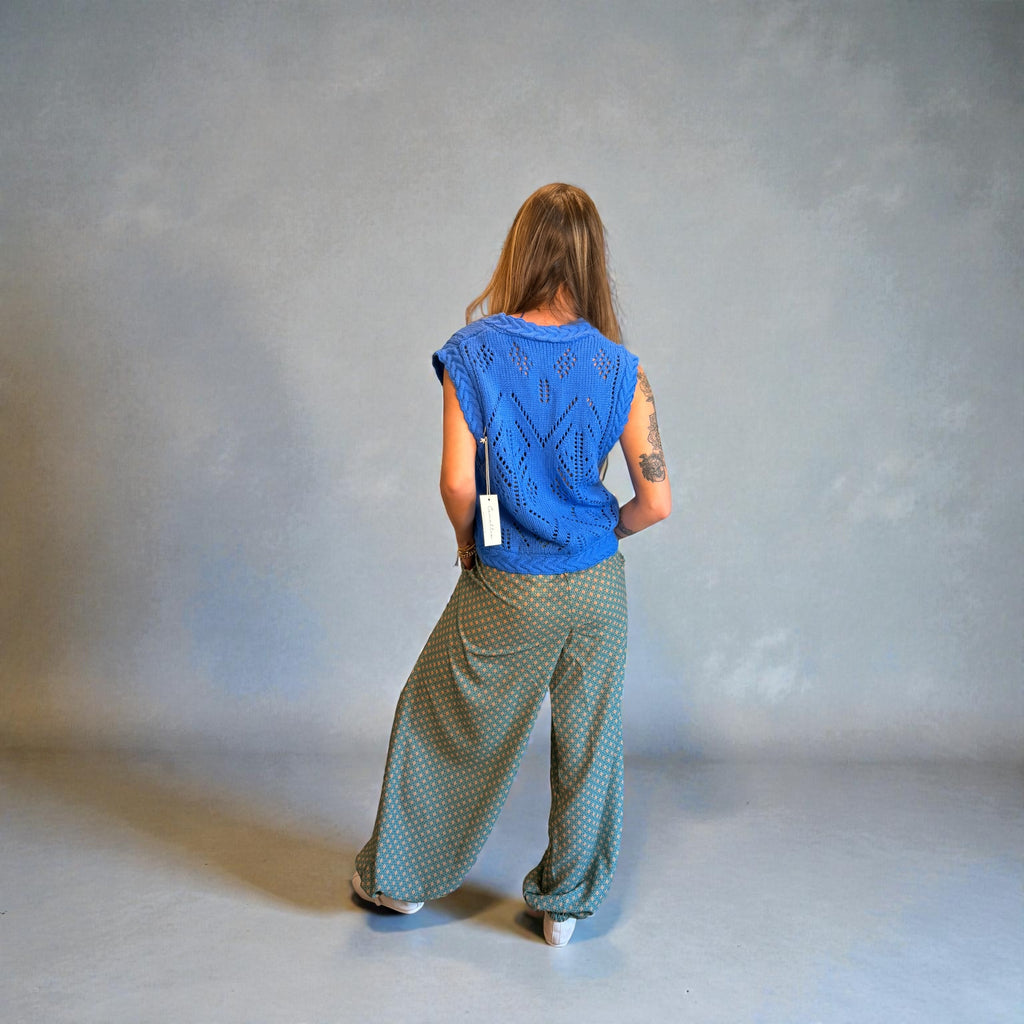 CT10210 Cable Knit Cropped Vest